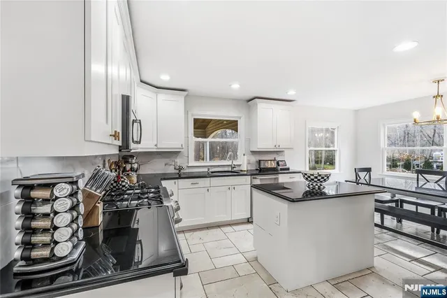 $6,500 | 8 Split Rock Road, Upper Saddle River, NJ 07458