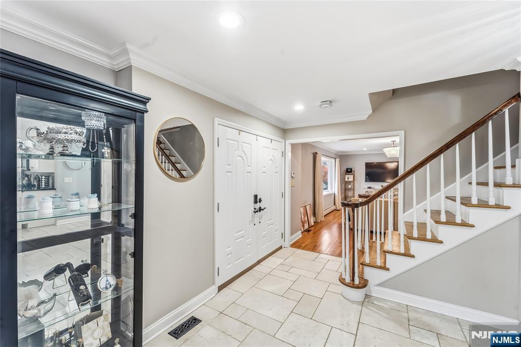 8 Split Rock Road Upper Saddle River, NJ 07458 - Photo 7 of 40