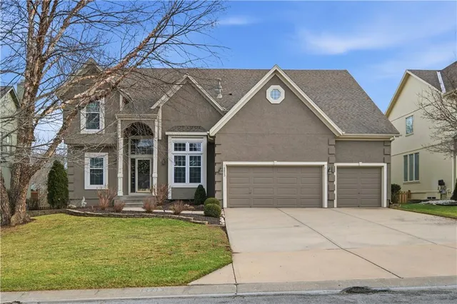$675,000 | 14213 Parkhill, Overland Park, KS 66221