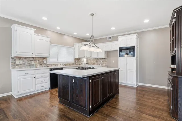 $675,000 | 14213 Parkhill, Overland Park, KS 66221