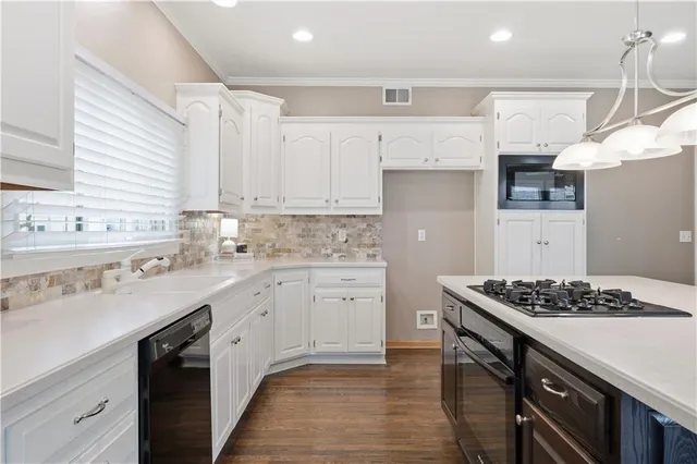 $675,000 | 14213 Parkhill, Overland Park, KS 66221