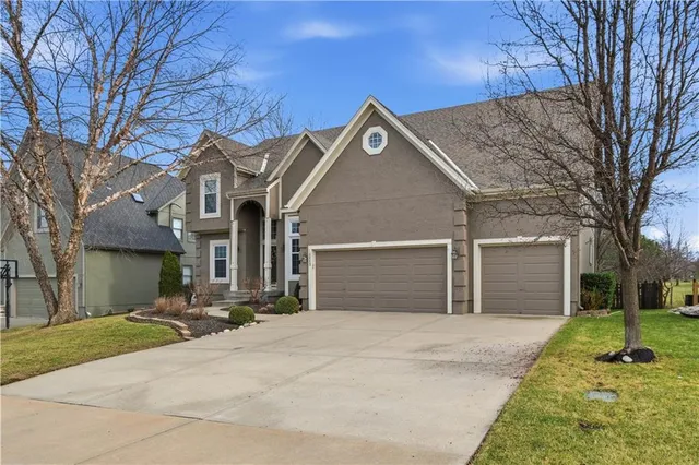 $675,000 | 14213 Parkhill, Overland Park, KS 66221