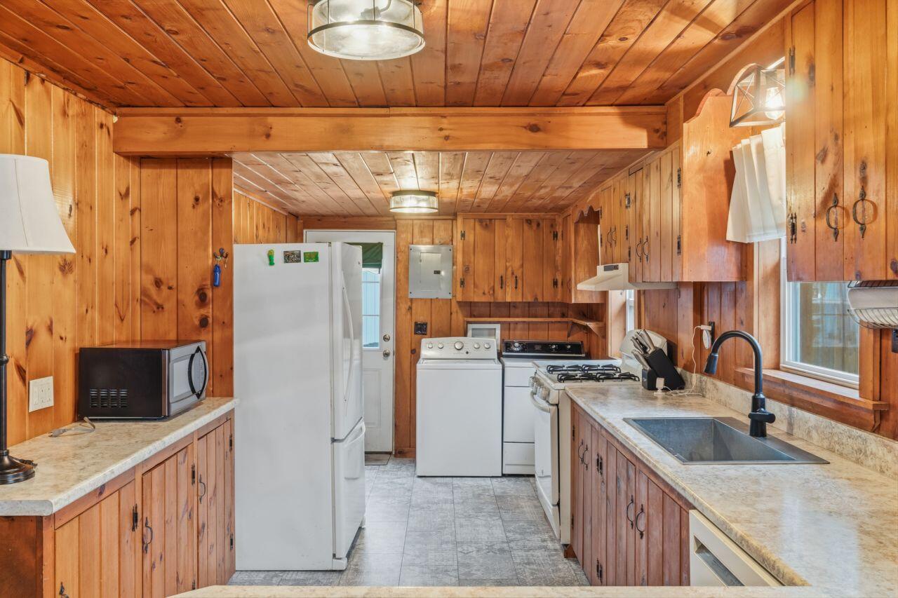 17 Qualey Road Gray, ME 04039 - Photo 15 of 65 Kitchen
