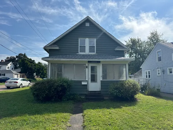 $995 | 2233 24th Street, Rock Island, IL 61201