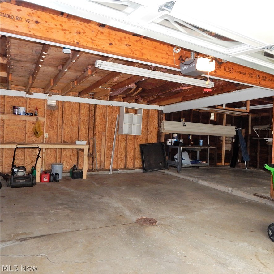 1225 Dorsh Road Cleveland, OH 44121 - Photo 6 of 29