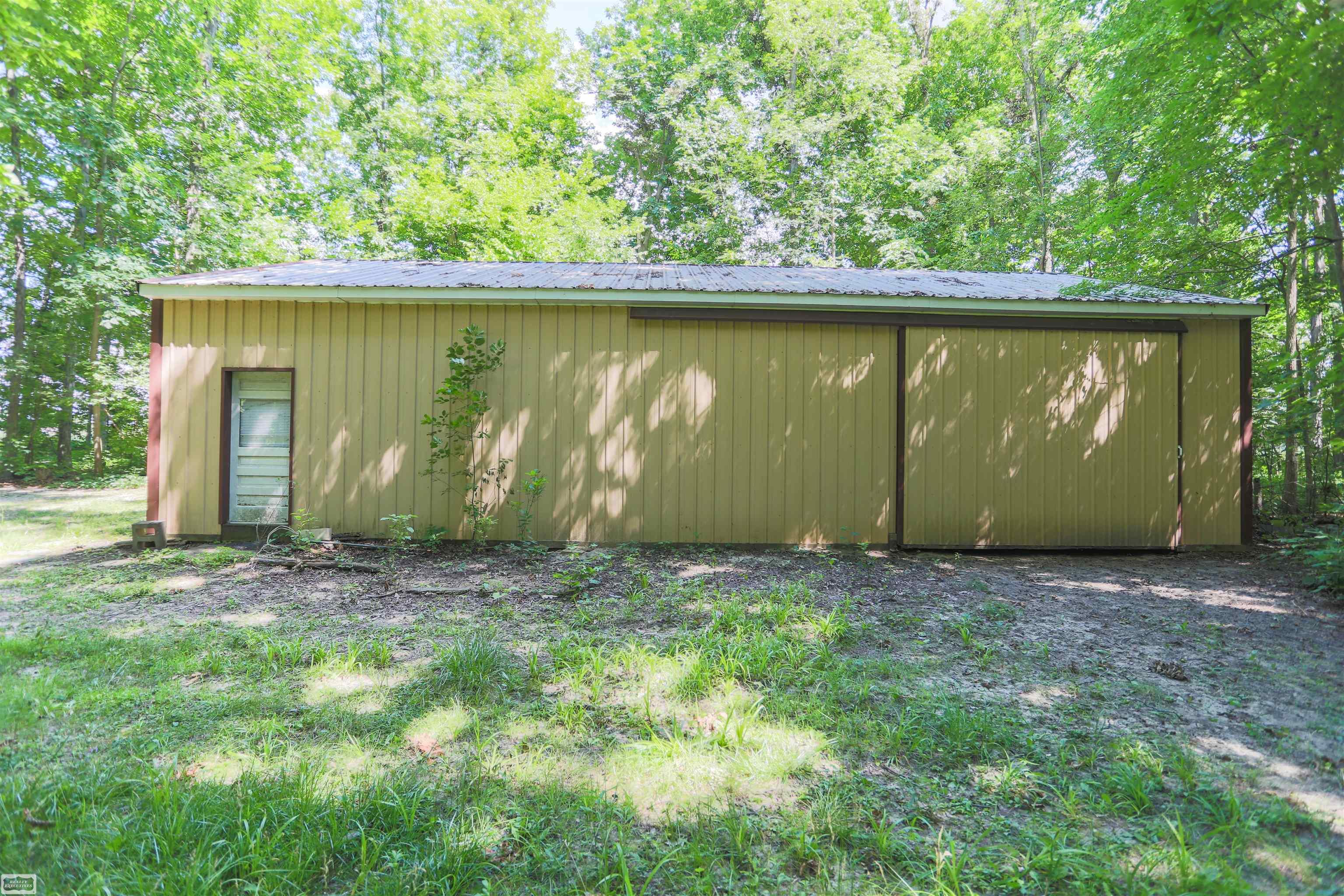14717 Burt Road Allenton, MI 48002 - Photo 6 of 60 50083495-5.JPG