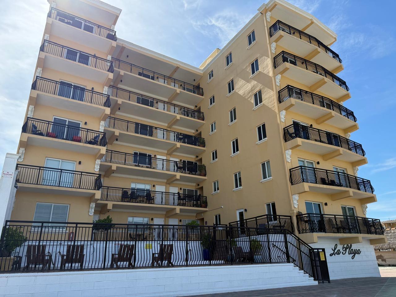 1815 North Surf Road, Unit 402 Hollywood, FL 33019 - Photo 5 of 35 8c265cfe-0620-4e5b-92bf-d8f5d3fe00cb