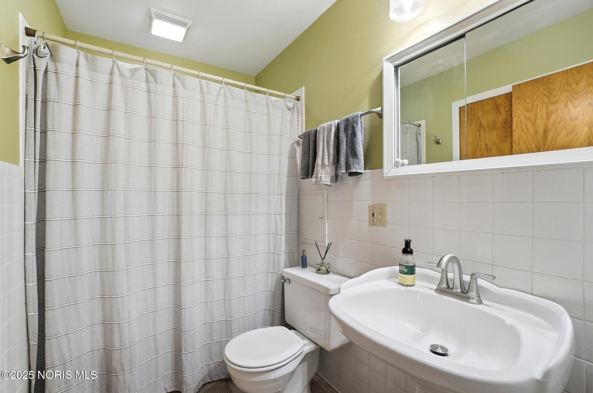 3121 Gracewood Road Toledo, OH 43613 - Photo 20 of 35 099