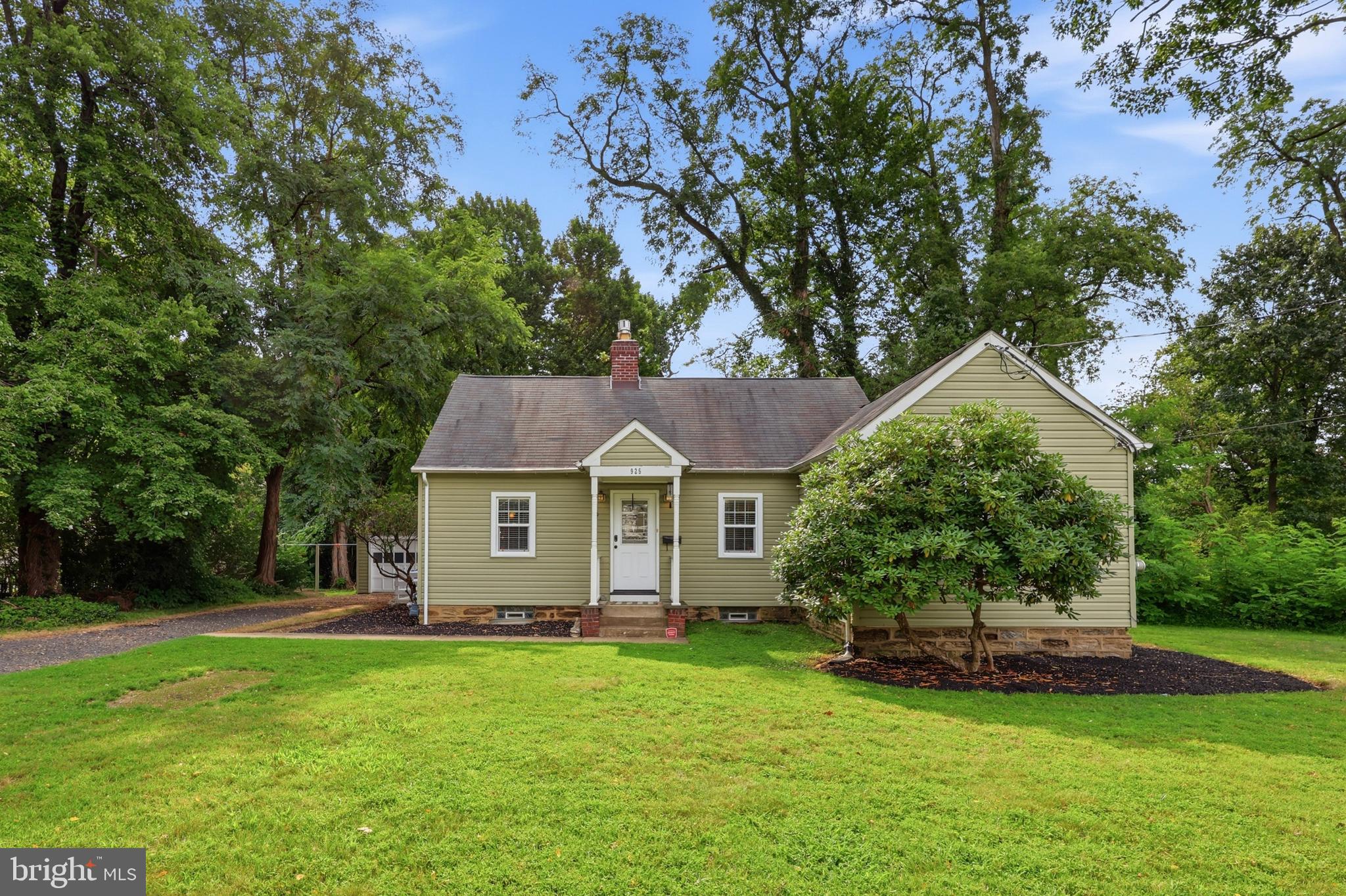 925 Gilbert Road Cheltenham, PA 19012 - Photo 1 of 25 Gallery Image 1