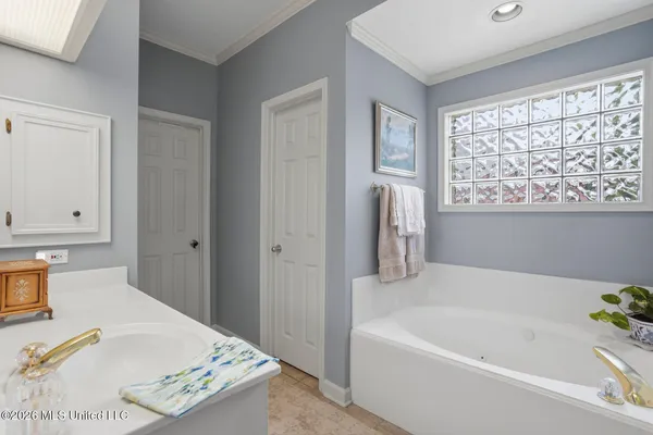 $325,000 | 420 Woodlands Circle, Brandon, MS 39047