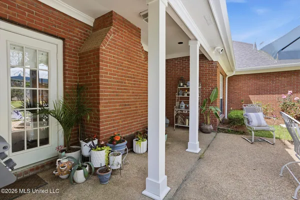 $325,000 | 420 Woodlands Circle, Brandon, MS 39047