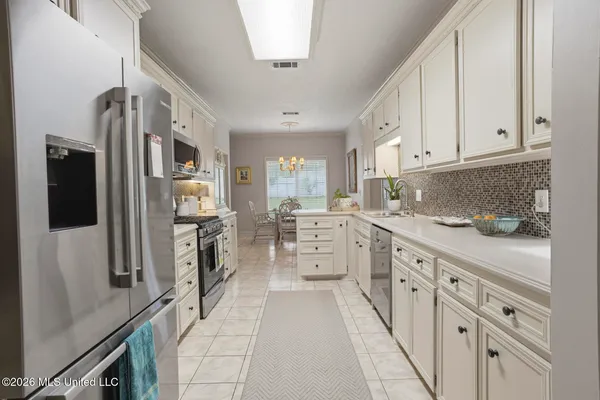 $325,000 | 420 Woodlands Circle, Brandon, MS 39047