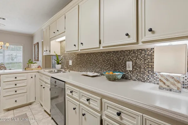 $325,000 | 420 Woodlands Circle, Brandon, MS 39047