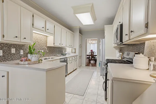 $325,000 | 420 Woodlands Circle, Brandon, MS 39047