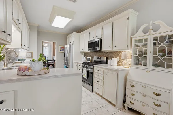 $325,000 | 420 Woodlands Circle, Brandon, MS 39047