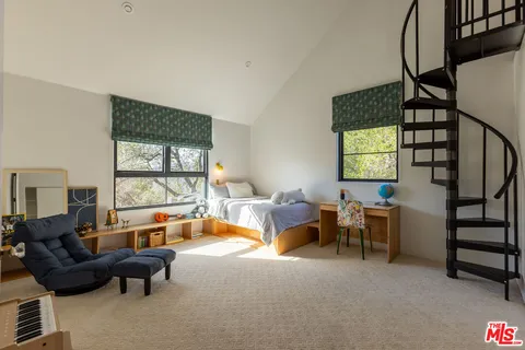 $2,995,000 | 21165 Entrada Road, Topanga, CA 90290