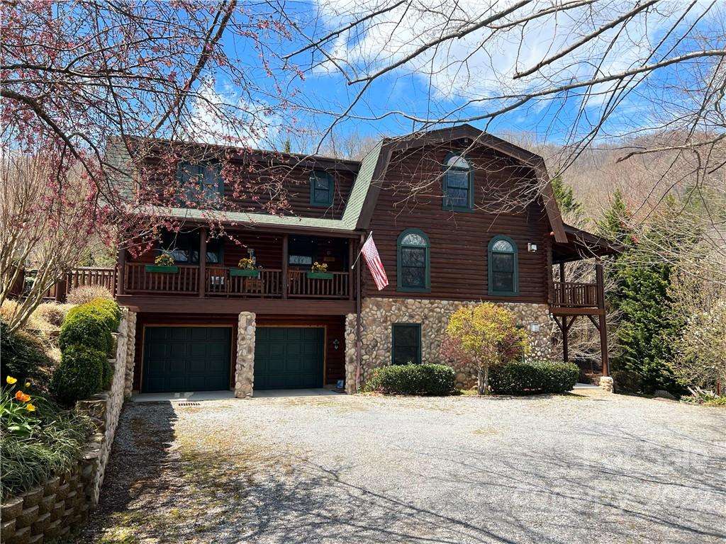 40 Yarrow Road Waynesville, NC 28785 - Photo 2 of 25 a front view of a house with a yard and garage