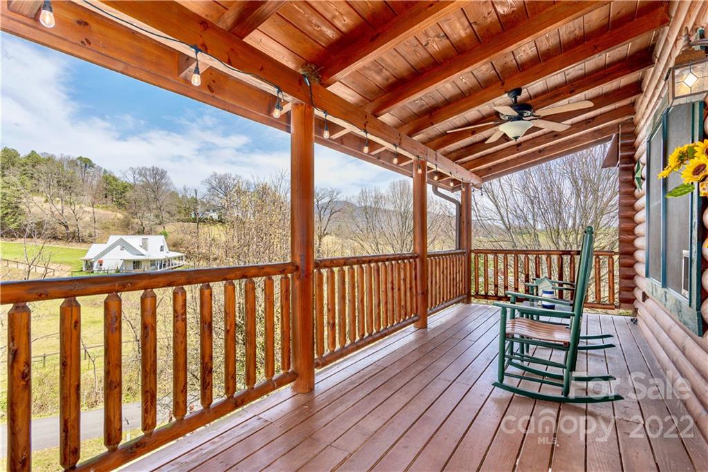 40 Yarrow Road Waynesville, NC 28785 - Photo 4 of 25 a view of balcony with wooden floor