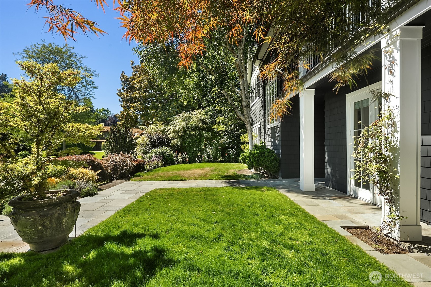 5506 Northeast Penrith Road Seattle, WA 98105 - Photo 3 of 40