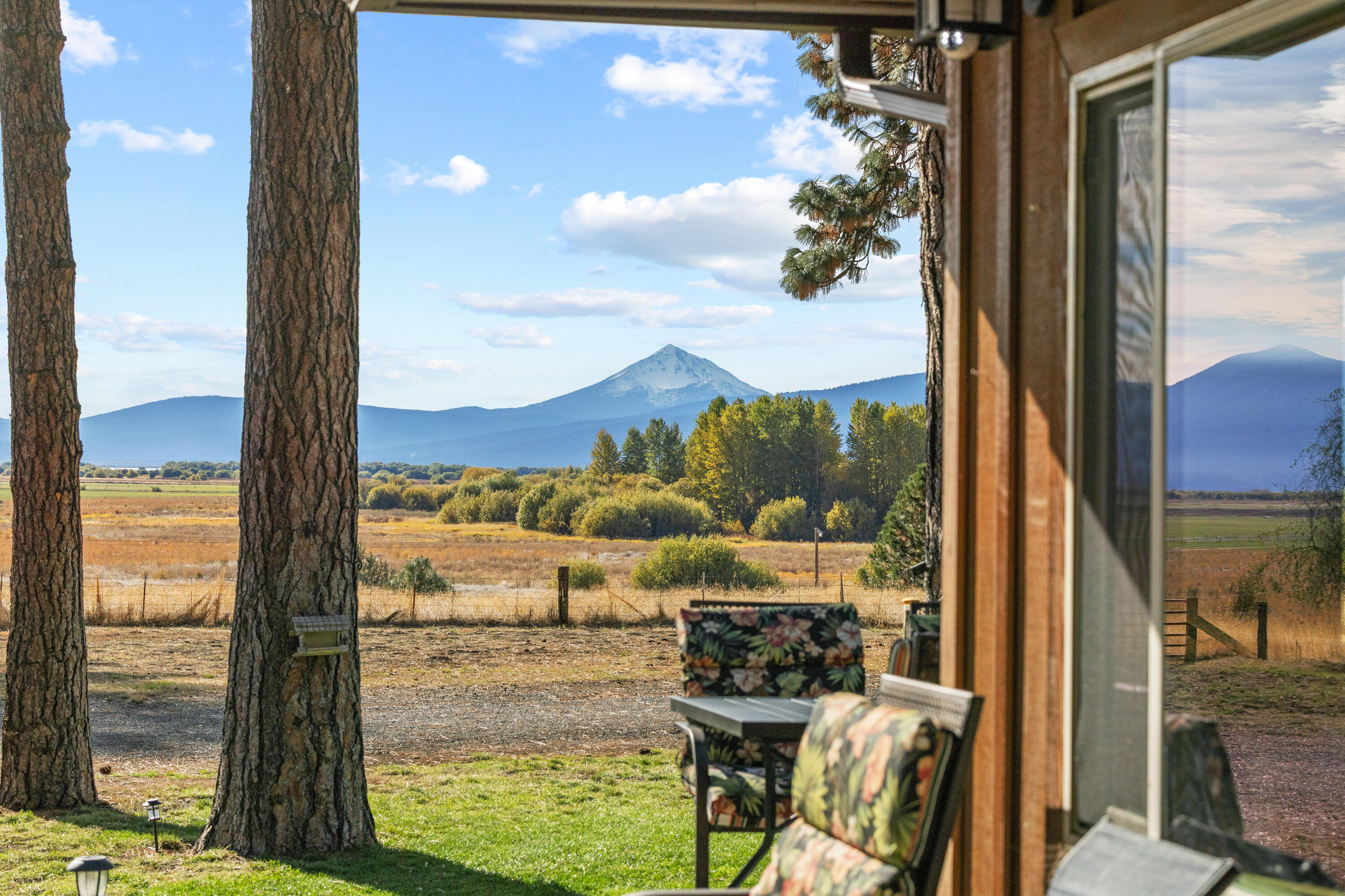 32486 Modoc Point Road Chiloquin, OR 97624 - Photo 5 of 135 32490 Modoc Point Rd-005