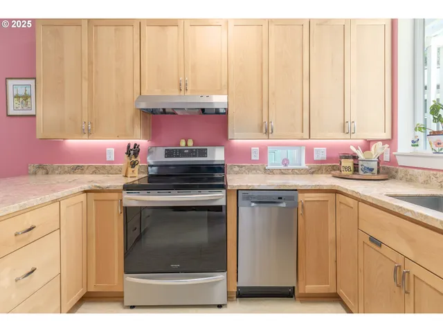 $544,500 | 172 Oakleigh Lane, Unit 513, Eugene, OR 97404