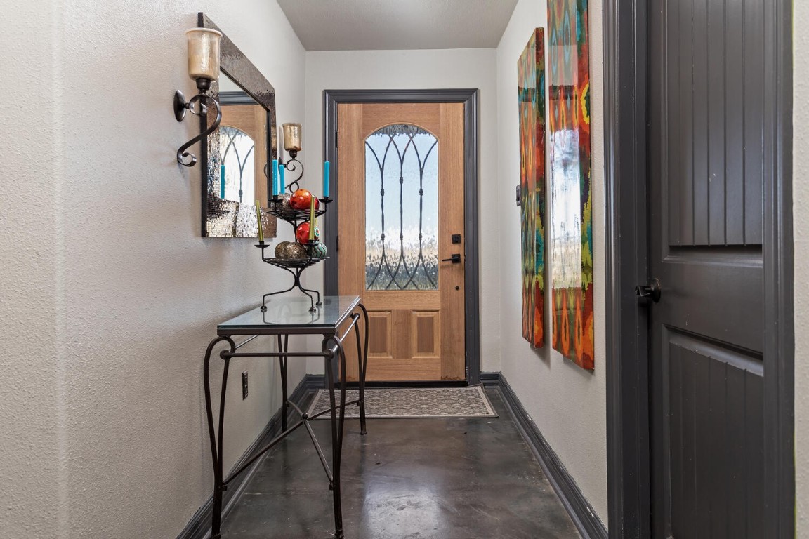 909 Turner Road Beaumont, TX 77713 - Photo 3 of 43 a view of entryway with livingroom