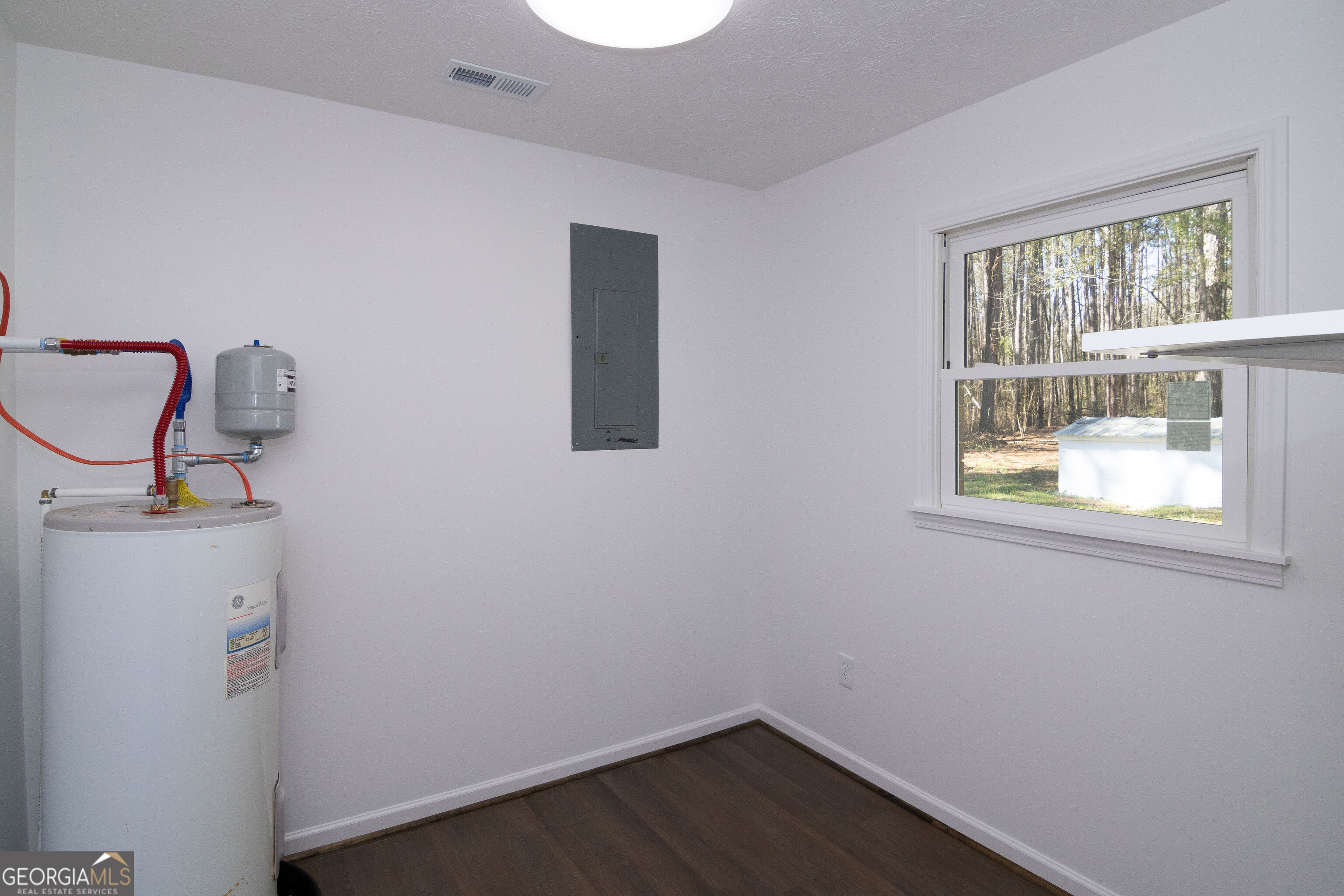 331 Deerfield Road Hogansville, GA 30230 - Photo 47 of 62 a view of a room with a window