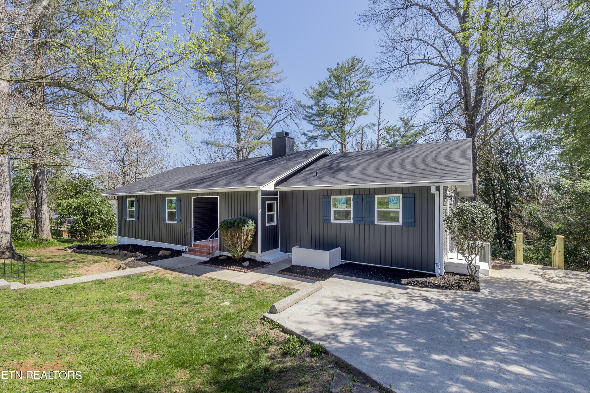 517 Delaware Avenue Oak Ridge, TN 37830 - Photo 4 of 38