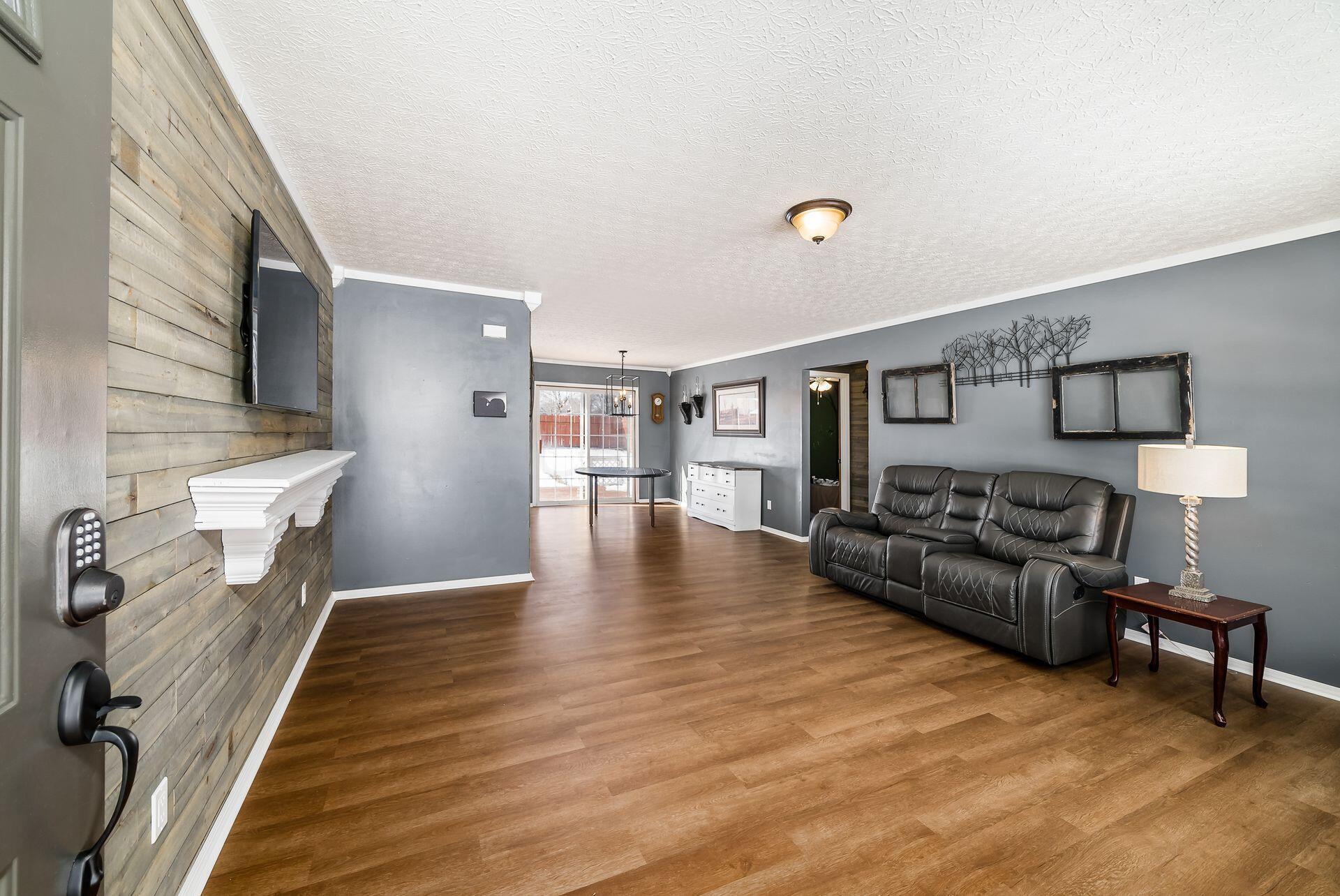 5040 Cook Road South Bloomfield, OH 43103 - Photo 11 of 42 Entry to Living Room