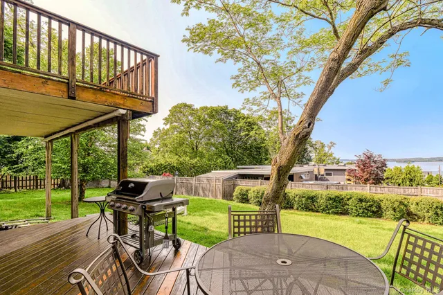 a view of outdoor space yard and patio