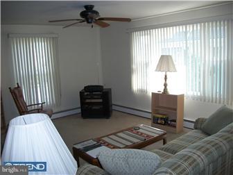 11 Forest Road Springfield, PA 19064 - Photo 2 of 12 Living Room