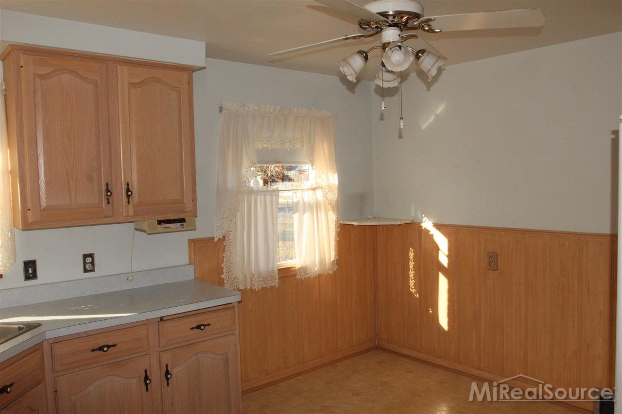 1602 East Maple Road Birmingham, MI 48009 - Photo 13 of 17 31173265-12.JPG
