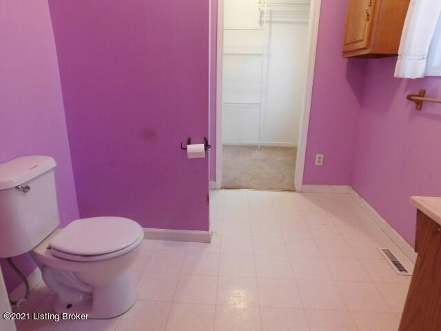 4405 Swope Road Owenton, KY 40359 - Photo 11 of 29 P Bathroom (7)