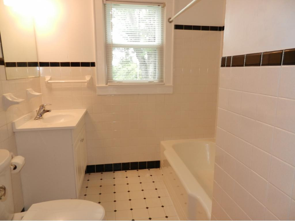 1057 Smalling Road Johnson City, TN 37601 - Photo 11 of 36 Full Bath