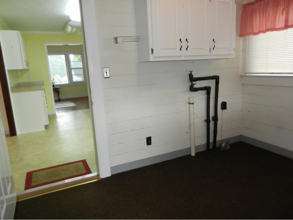 1057 Smalling Road Johnson City, TN 37601 - Photo 24 of 36 Laundry Room