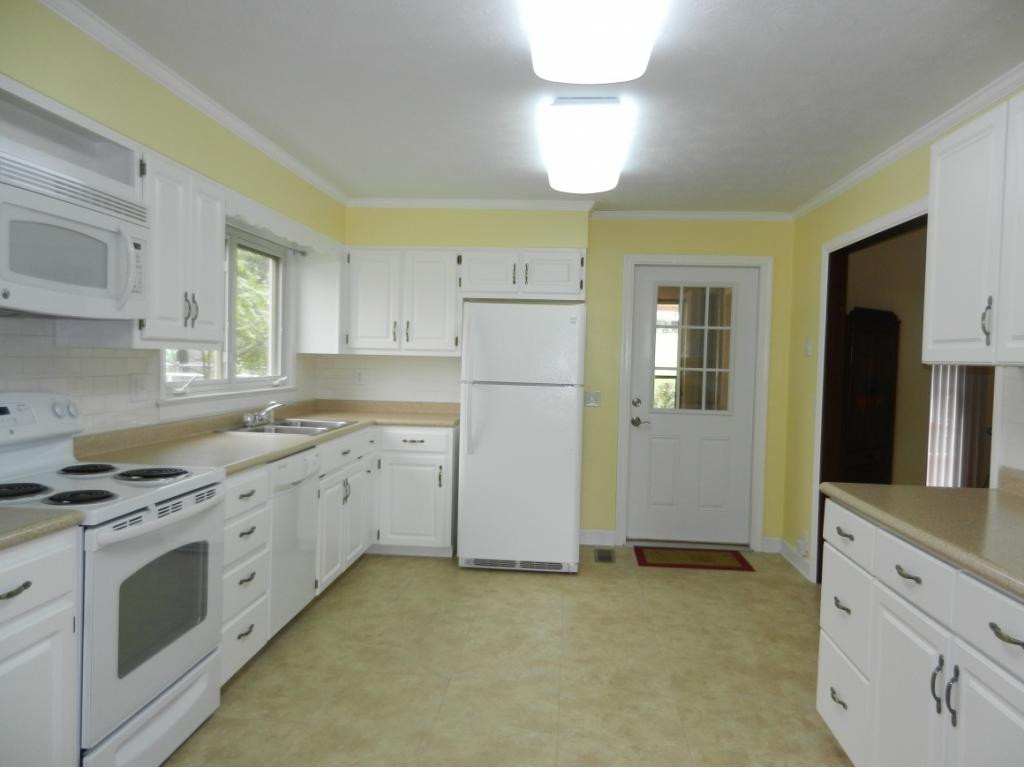 1057 Smalling Road Johnson City, TN 37601 - Photo 3 of 36 Updated Kitchen w newer APLS