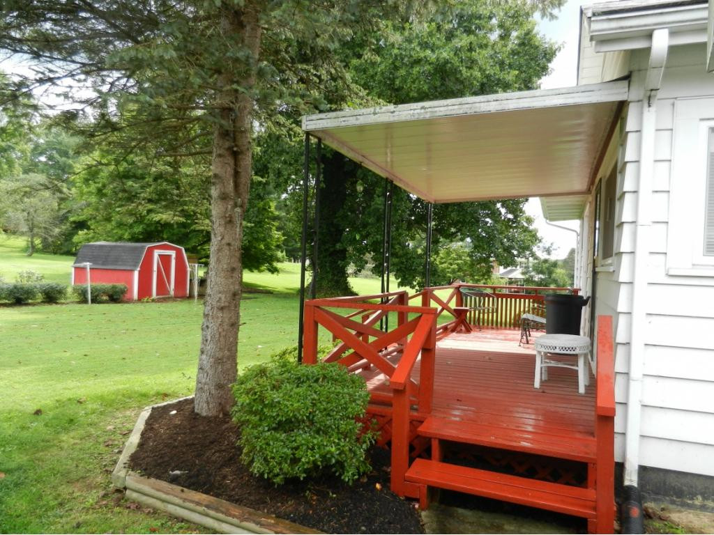 1057 Smalling Road Johnson City, TN 37601 - Photo 32 of 36 Back Covered Deck