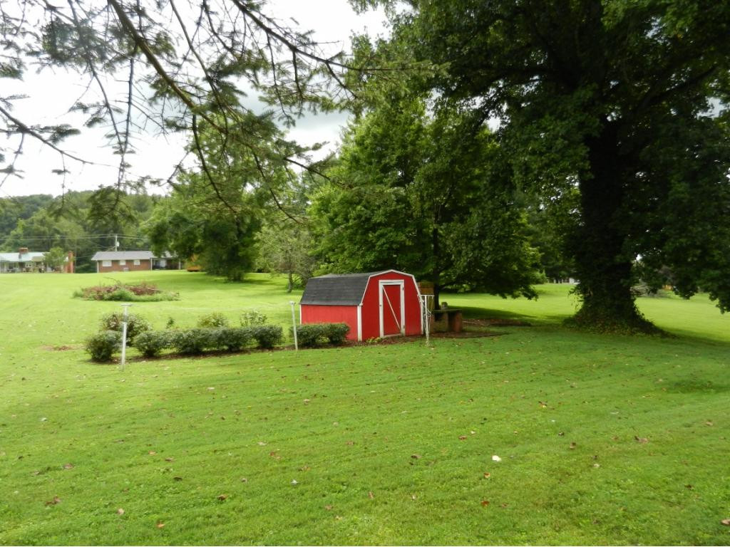 1057 Smalling Road Johnson City, TN 37601 - Photo 34 of 36 Storage Barn for extra Storage