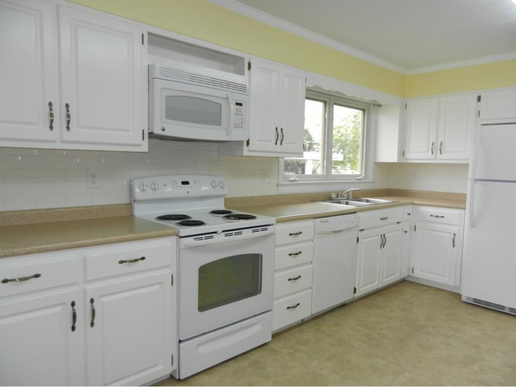1057 Smalling Road Johnson City, TN 37601 - Photo 6 of 36 Kitchen w beautiful Cabinets
