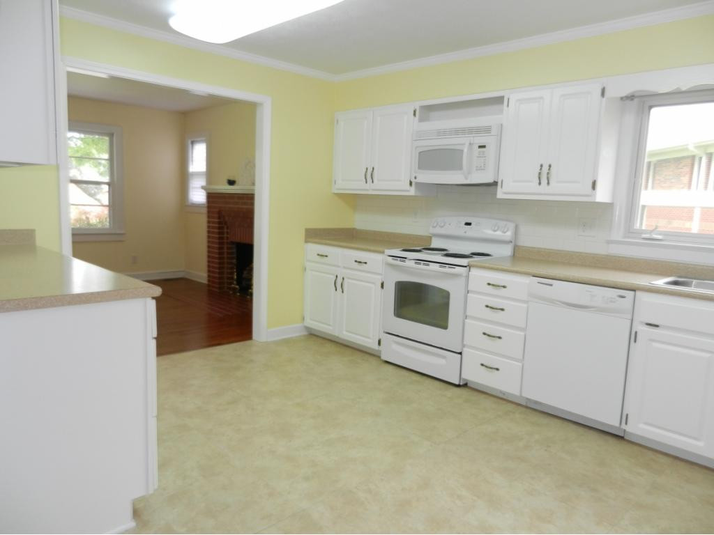 1057 Smalling Road Johnson City, TN 37601 - Photo 7 of 36 Kitchen w lovely Tile floor