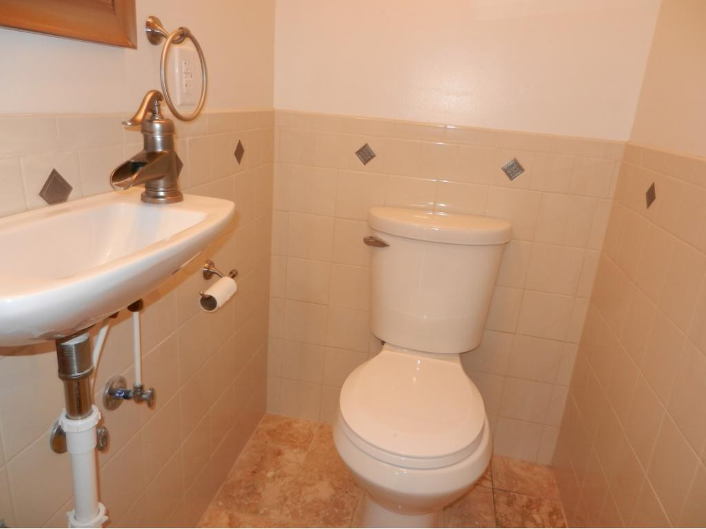 1057 Smalling Road Johnson City, TN 37601 - Photo 10 of 36 Half Bath