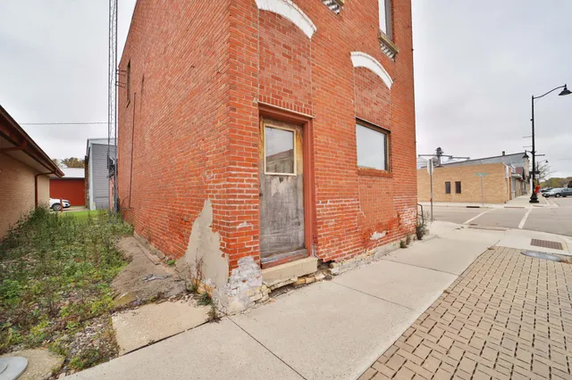 $25,000 | 101 Main Street West, Eagle Bend, MN 56446