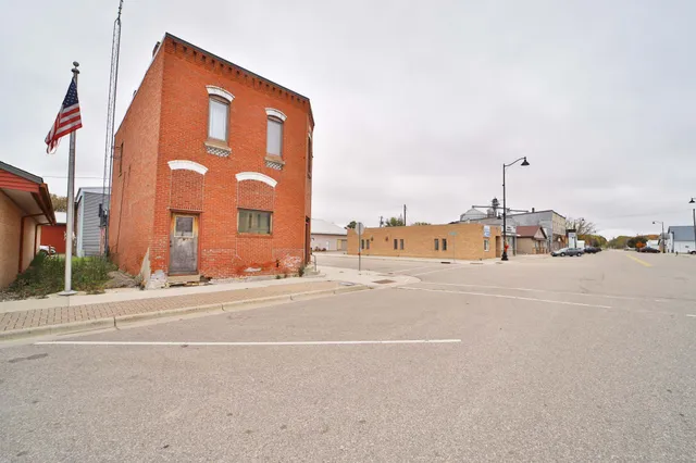$25,000 | 101 Main Street West, Eagle Bend, MN 56446