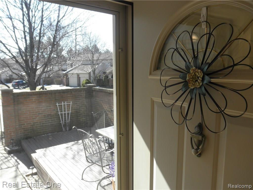 301 Willow Grove Lane, Unit 98 Rochester, MI 48307 - Photo 4 of 38