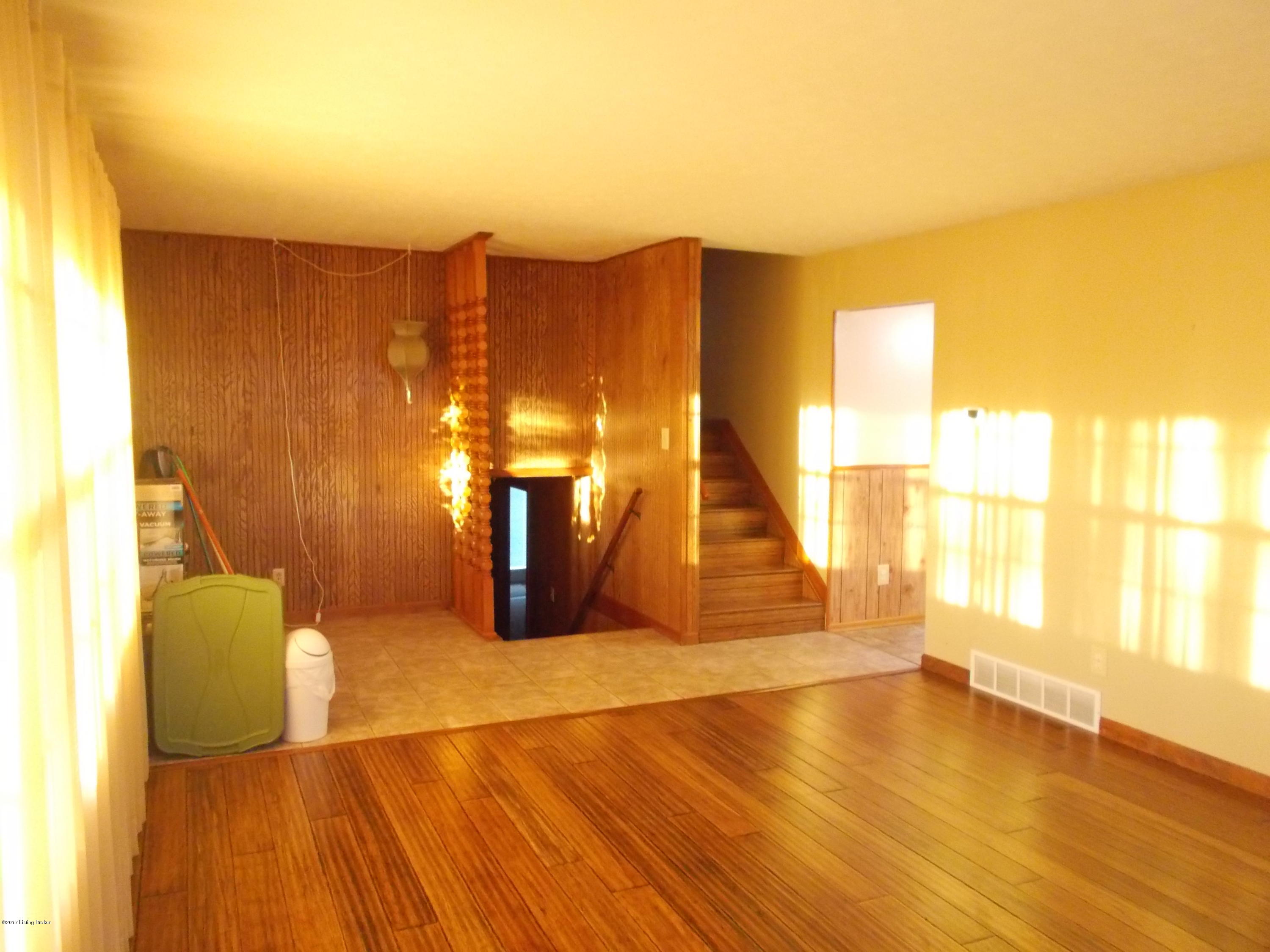 2799 Mound Hill Road Carrollton, KY 41008 - Photo 18 of 72 Living room looking towards front door and upstairs