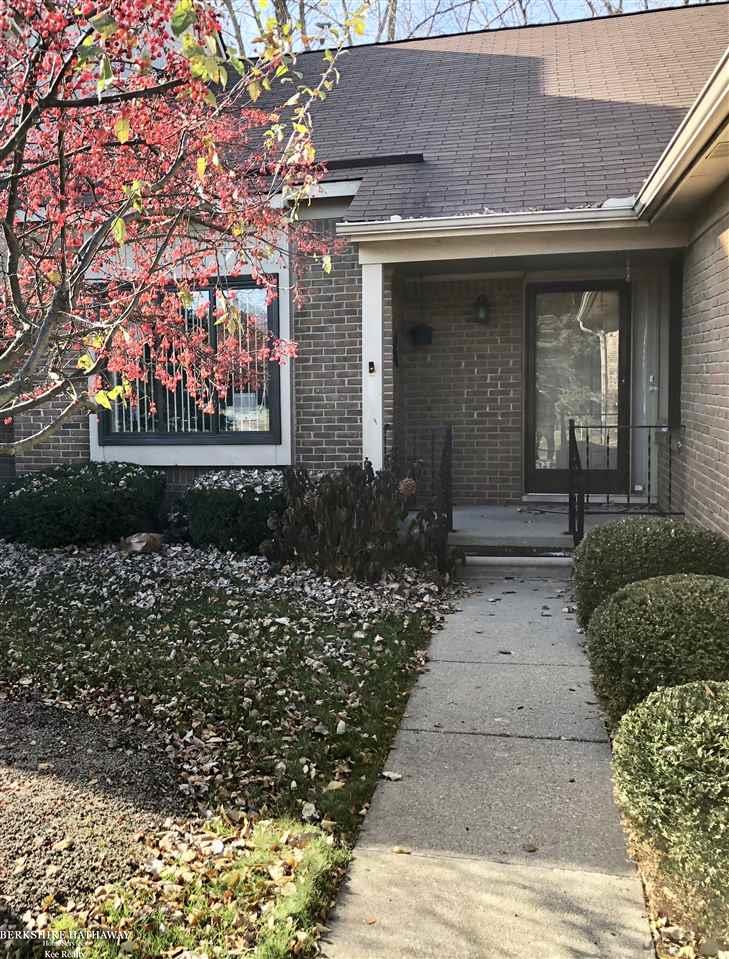 568 Tennyson Rochester Hills, MI 48307 - Photo 2 of 17