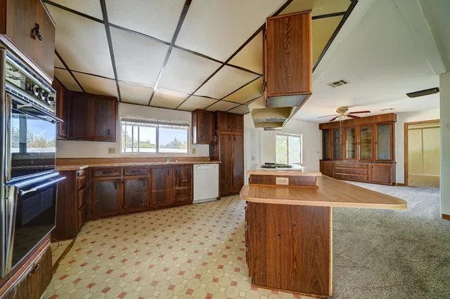 a view of a storage & utility room