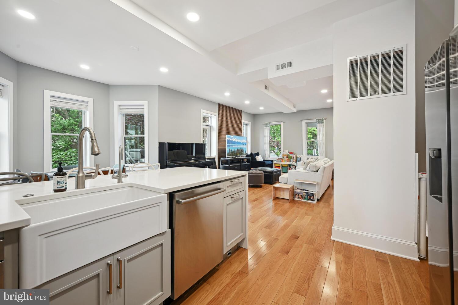 522 F Street Northeast Washington, DC 20002 - Photo 9 of 30