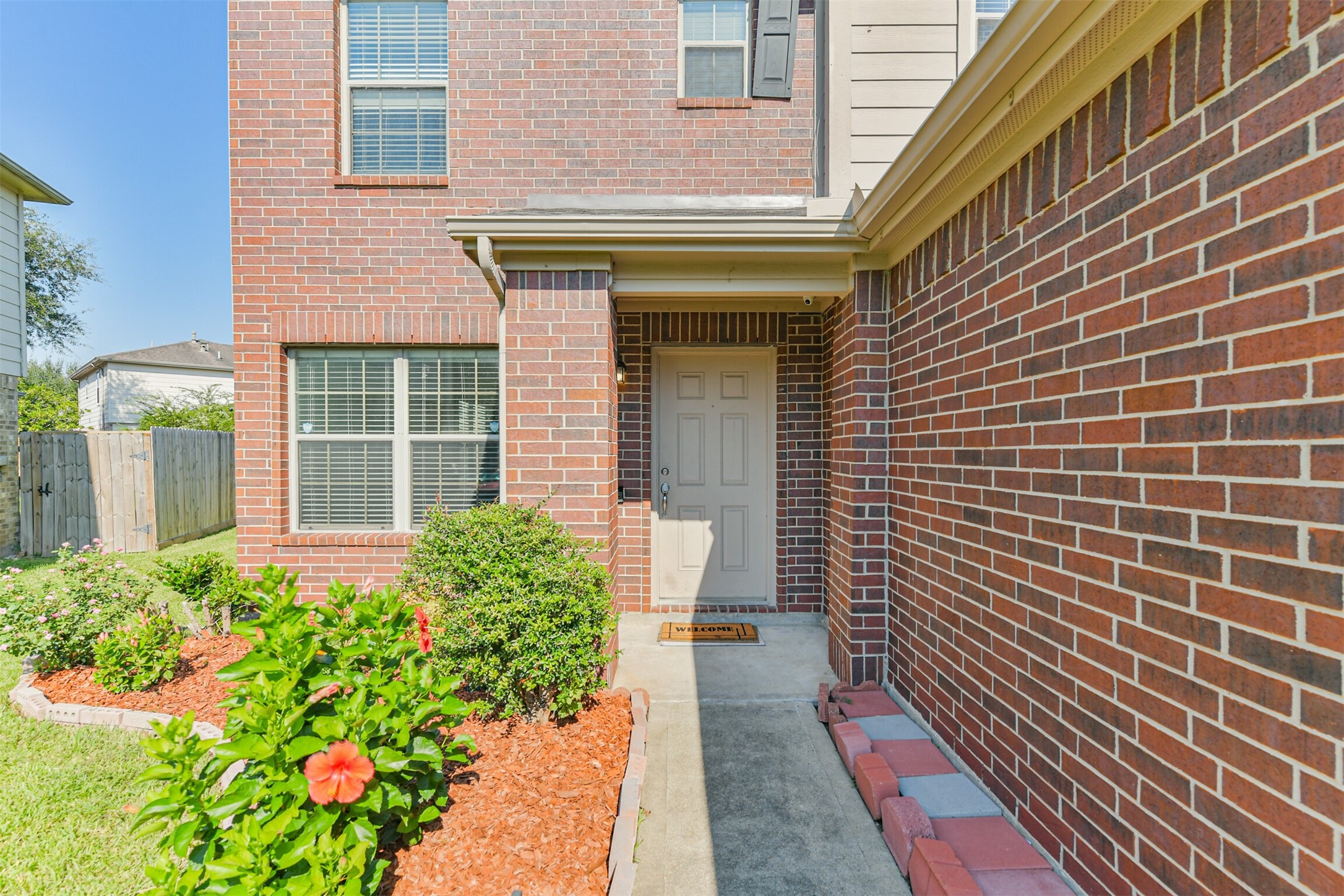 9207 Cribbage Court Houston, TX 77083 - Photo 4 of 47 Large 2 story with primary bedroom on the 1st floor