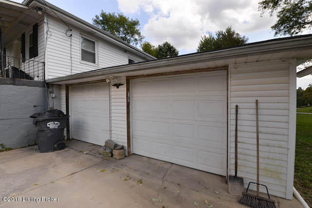 509 Ash Road Covington, KY 41015 - Photo 17 of 20 Garage